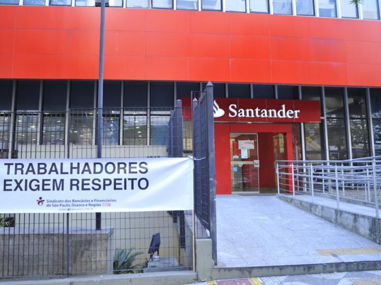 Santander desrespeita acordo coletivo e pagará PLR somente dia 30